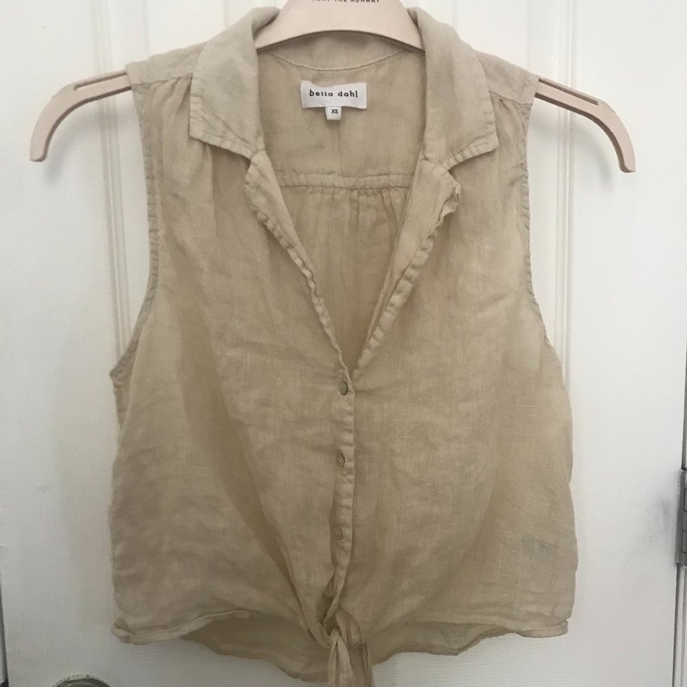 Revolve - LINEN Sleeveless Tie Front Top in Safari Khaki by Bella Dahl (XS)